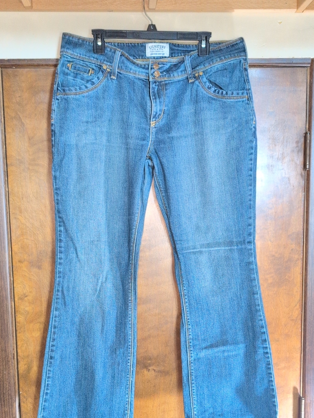 Signature Levi Women's Medium Blue Flared Jeans Size 16